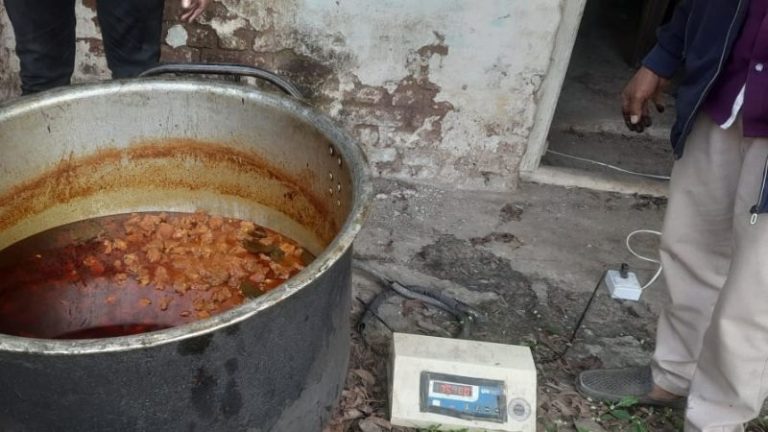 शबनम की बेटी की हो रही थी सगाई, दावत के लिए था 70 किलो गोमांस: पुलिस छापेमारी में बछड़े के आठ पाँव भी मिले