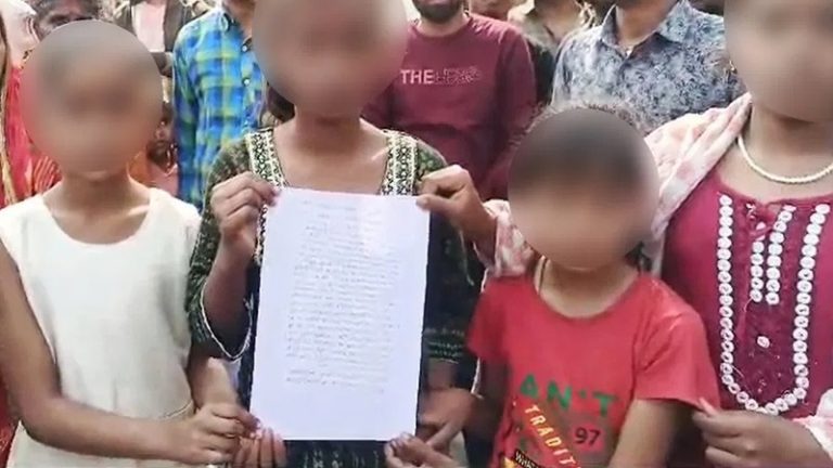नाबालिग हिन्दू बच्ची को मारा, चटवाया अपना थूक, मोहम्मद मुश्ताक गिरफ्तार: सरपंच के साथ गाँव की महिलाओं ने देखा ‘तमाशा’, नहीं किया विरोध