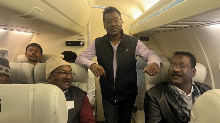 ED ने हेमंत सोरेन को किया गिरफ्तार, विधायकों को टूट से बचाने के लिए JMM नेता चंपई सोरेन चले हैदराबाद: राँची में भाजपा नेताओं की बैठक