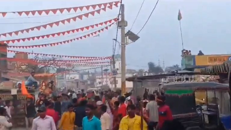 सरस्वती प्रतिमा को विसर्जित करने निकले थे हिंदू, कसाई मोहल्ला में बरसे पत्थर; एसिड अटैक का भी दावाः दरभंगा से लेकर सीतामढ़ी तक उपद्रव