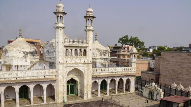 ज्ञानवापी के बाकी बचे तहखानों का भी हो ASI सर्वे, हटाया जाए मलबा: हिन्दू पक्ष ने डाली नई याचिका