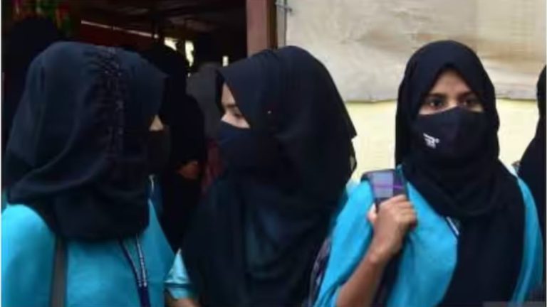 जोधपुर के सरकारी स्कूल में हिजाब पहनने पर अड़ी छात्राएँ: पार्षद मुजफ्फर खलीफा की धमकी, ‘आज सरकार है, कल क्या? शिक्षकों को यहीं रहना है’