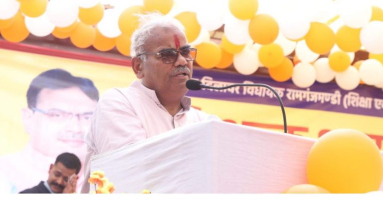 ‘आक्रांता और बलात्कारी था अकबर, मीना बाजार से महिलाओं को उठाकर करता था रेप’: राजस्थान के शिक्षा मंत्री बोले- उसे महान कहना पाप