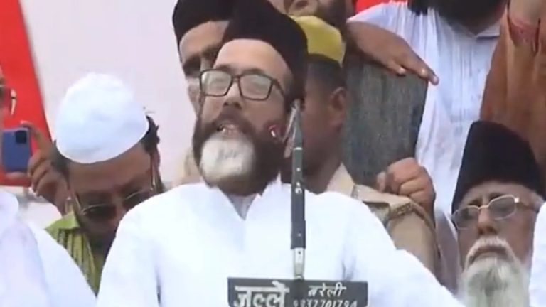 ‘अब बुलडोजर बर्दाश्त नहीं करेंगे, जान से मार देंगे’: हल्द्वानी दंगों पर मौलाना तौकीर रज़ा ने धमकाया, बरेली की सड़कों पर उतरी इस्लामी भीड़, अलर्ट पर पुलिस-प्रशासन