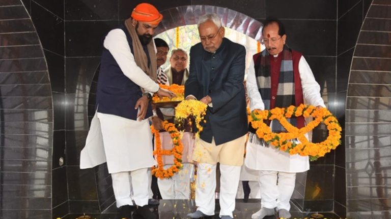 दिन में जो MLA खेल रहे थे बैट-बाॅल, उन्हें रात में तेजस्वी यादव के आवास से क्यों ले गई बिहार पुलिस: नीतीश सरकार की ‘ताकत’ का परीक्षण आज