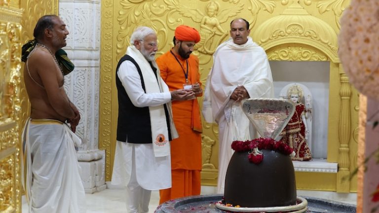 ‘सोमनाथ को विवादित बनाया, पावागढ़ में धर्म-ध्वजा नहीं लहराई, मोढेरा को वोट बैंक से जोड़ा’: वालीनाथ मंदिर में प्राण प्रतिष्ठा के बाद कॉन्ग्रेस पर बरसे PM मोदी