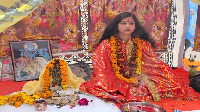 UP में 13 साल की पूजा ठाकुर के सपने में आते थे भगवान कृष्ण, बताई हुई मजार के पास हुई खुदाई तो मिली प्राचीन मूर्ति: सुरक्षा को लेकर पुलिस तैनात