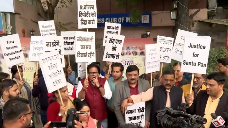 ‘ममता बनर्जी की तानाशाही नहीं चलेगी, संदेशखाली का सच दिखाते रहेंगे’: पश्चिम बंगाल में पत्रकार की गिरफ़्तारी के खिलाफ प्रदर्शन, सवाल – शाहजहाँ शेख कहाँ है?
