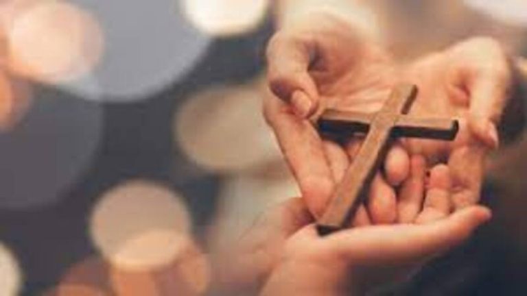 पति ने समझा उपन्यास लेकिन पत्नी पढ़ रही थी बाइबिल… हनुमान चालीसा के कारण छोड़ा घर: बच्चों को ईसाई बनाने का डर, पुलिस से पति की गुहार