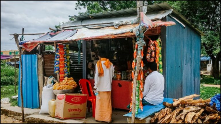 10 सालों में गाँवों में आई समृद्धि, अधिक खर्च कर रहे लोग, शहरों के मुकाबले ज्यादा खरीद रहे, गरीबी अब 5% के आसपास