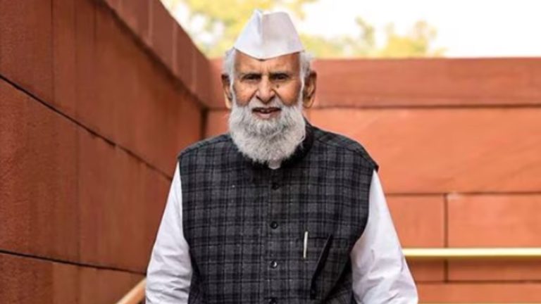 ‘उनकी आत्मा को शांति दे भगवान’: शफीकुर्रहमान बर्क के इंतकाल पर अखिलेश यादव ने दी श्रद्धांजलि, कोरोना को ‘अल्लाह की सजा’ बताते थे सपा MP