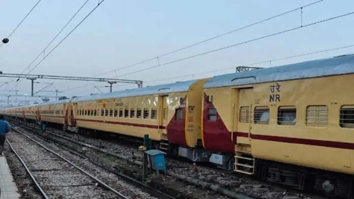 आस्था स्पेशल पर पथराव