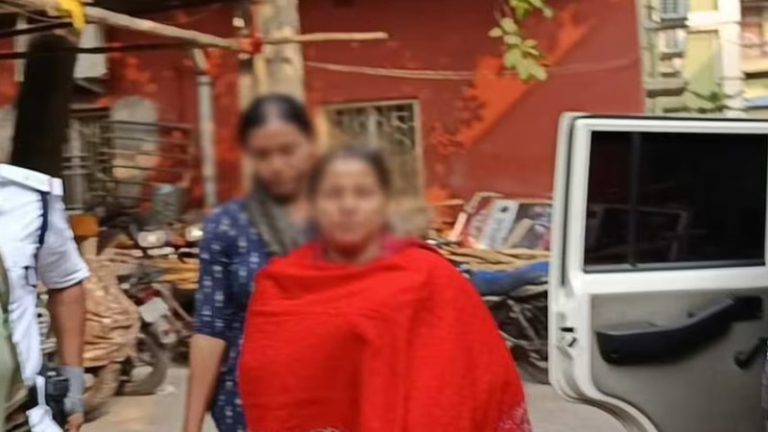 सहेली गुड्डी के साथ हमबिस्तर थी इशरत परवीन, 10 साल के श्रेयांशु ने आपत्तिजनक हालत में देखा: चाकुओं से गोदकर कर दी हत्या