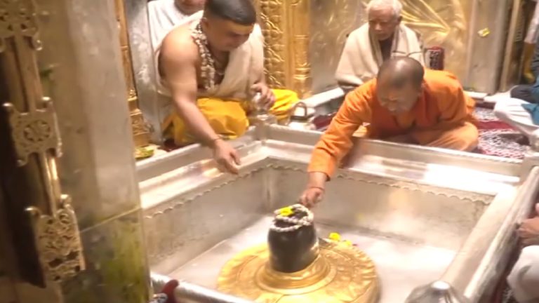 CM योगी ने ज्ञानवापी के व्यासजी तहखाने में किए झाँकी दर्शन, बाबा विश्ननाथ-नंदी का पूजन: PM मोदी की काशी यात्रा को लेकर बैठक भी की