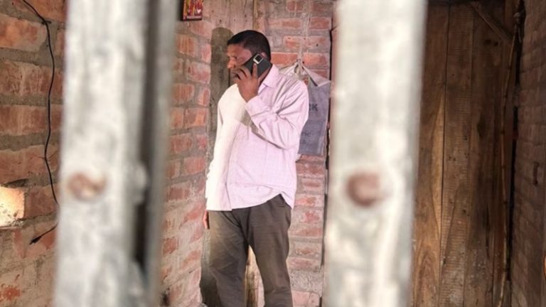 संदेशखाली में चप्पलों से पिटने वाला TMC नेता अजीत मैती गिरफ्तार, भीड़ के डर से 4 घंटे रखा खुद को लॉक: संदेशखाली से शेख शाहजहाँ अब भी फरार