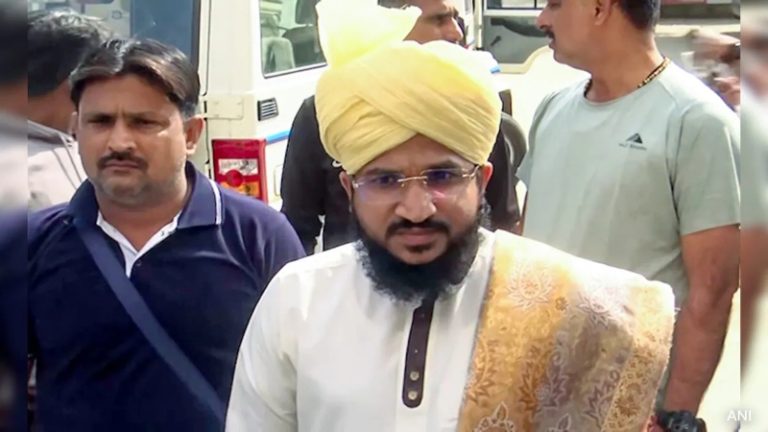 हिंदुओं को ‘कुत्ता’ कहने वाला मुफ्ती सलमान अजहरी फिर गिरफ्तार, 5 दिन की पुलिस रिमांड पर भेजा गया