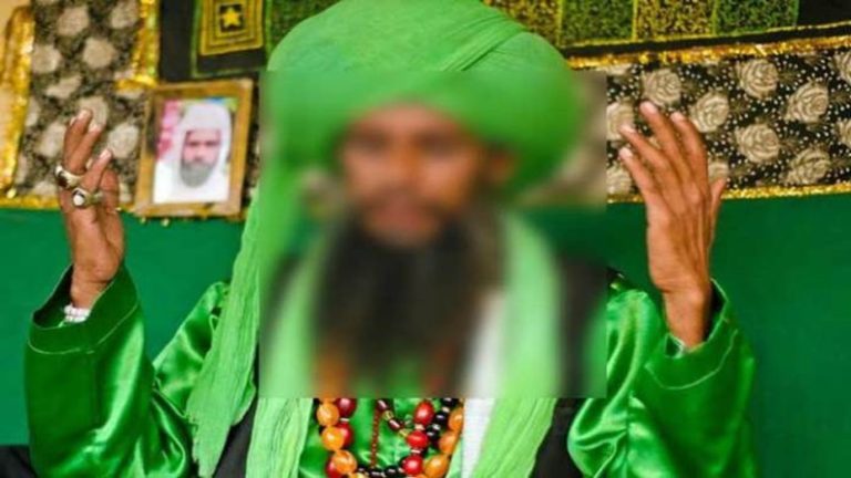 मुस्लिम फकीर ने महिला से दिलवाई बकरे की कुर्बानी, लूटा 230 ग्राम सोना और 7 लाख रुपए… हिंदुस्तान टाइम्स ने ‘तांत्रिक’ लिख पाठकों को किया भ्रमित