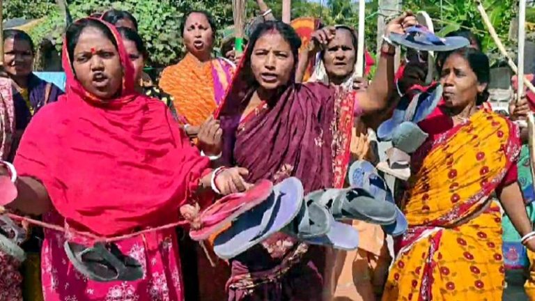 बंगाल के संदेशखली में TMC नेता शाहजहाँ के खौफ से दहशत में महिलाएँ, पतियों की हत्या का डर: मिलने जा रहे थे राज्यपाल तो भीड़ ने रोका