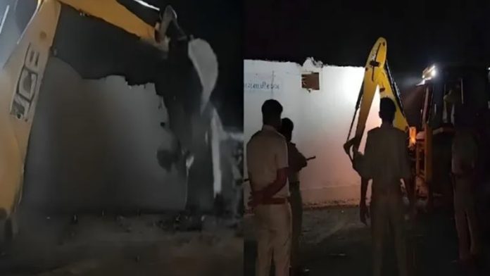 कच्छ में देर रात फिर चल बुलडोजर