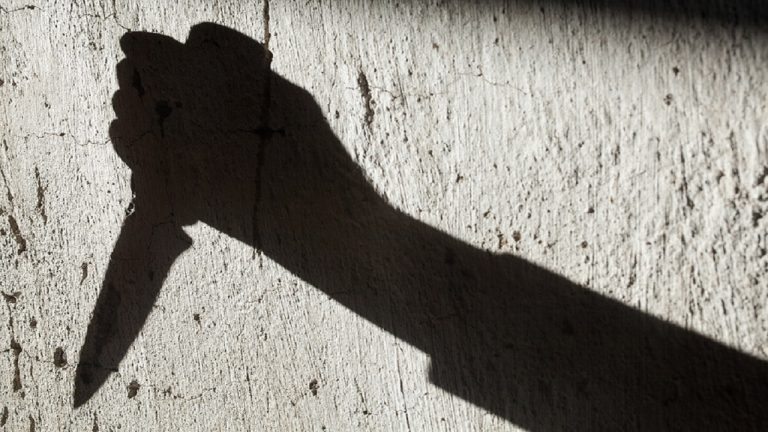 अर्शाल ने बीवी का गला दिनदहाड़े सड़क पर काटा, पुलिस के सामने जाकर किया सरेंडर: एक साल से अलग रह रही थी, केरल की घटना