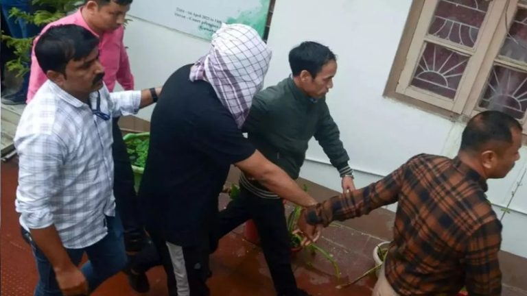 ‘पैदल जा रहा हूँ ISIS में भर्ती होने, काफिरों रोक सको रोक लो’: IIT गुवाहाटी के तौसीफ अली ने LinkedIn पर लिखा खुला पत्र, असम STF ने रास्ते में धरा