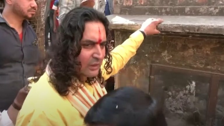 मुस्लिम बहुल इलाके में 31 साल से बंद पड़ा था शिव मंदिर, भाजपा MLA बालमुकुंद ने ताला तोड़ की पूजा: विरोध में कट्टरपंथी मुस्लिमों ने ‘अल्लाह हु अकबर’ के नारे लगाए