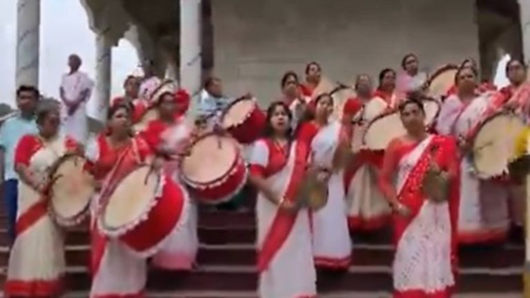 कहीं ‘जय श्री राम’ के नारे तो कहीं मनाई जा रही है दीवाली, CAA लागू होने पर पाकिस्तानी हिन्दुओं ने मोदी को बताया देवता का अवतार: बंगाल में महिलाओं ने बजाए ढोल-नगाड़े