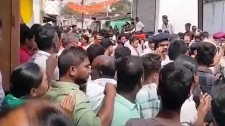 मिशनरी की प्रार्थना सभा में हिन्दुओं का धर्मांतरण: छत्तीसगढ़ के दुर्ग में बढ़ा बवाल, बजरंग दल के पहुँचने पर पत्थरबाजी, कई घायल