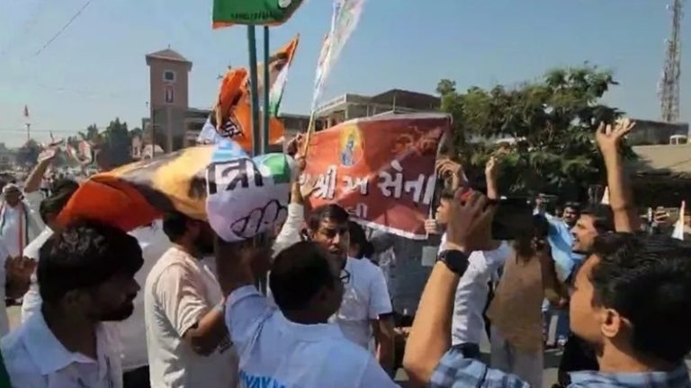 ‘जय श्री राम’ नारे पर भड़के कॉन्ग्रेसी, किया हमला… गुजरात के बारडोली में राहुल गाँधी की बैठक रद्द, बिना सभा किए रवाना