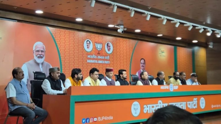 जिन कॉन्ग्रेस विधायकों के कारण हिमाचल में हारे अभिषेक मनु सिंघवी, वे BJP में हुए शामिल: 3 निर्दलीय MLA ने भी हाथ में पकड़ा कमल का फूल