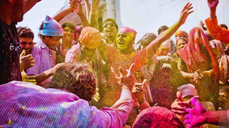 होली पर रेन डांस या पूल डांस का आयोजन नहीं: हिन्दू त्योहार आते ही बेंगलुरु के जल बोर्ड का फरमान, दीपावली पर लगता है पटाखा बैन तो जन्माष्टमी पर तय होती है हांडी की ऊँचाई