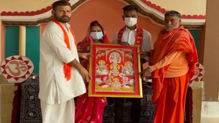 शाहनवाज बने राहुल, बीवी अर्शी का नाम हुआ पूनम: दंपति ने की घर-वापसी, अयोध्या की मिट्टी का तिलक लगा लिया संकल्प – हमेशा सनातन पद्धति से जिएँगे