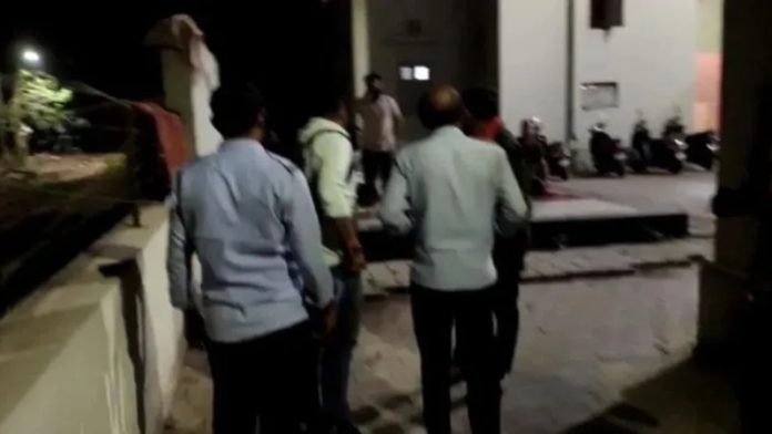 गुजरात यूनिवर्सिटी में नमाज को लेकर मारपीट