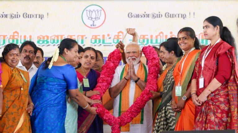 हैदराबाद की सड़कों पर खुली जीप में निकले PM मोदी, उमड़ा जन सैलाब: मद्रास हाई कोर्ट ने कोयंबटूर में भी रोड शो की दी इजाजत, रोड़े अटका रही थी DMK सरकार