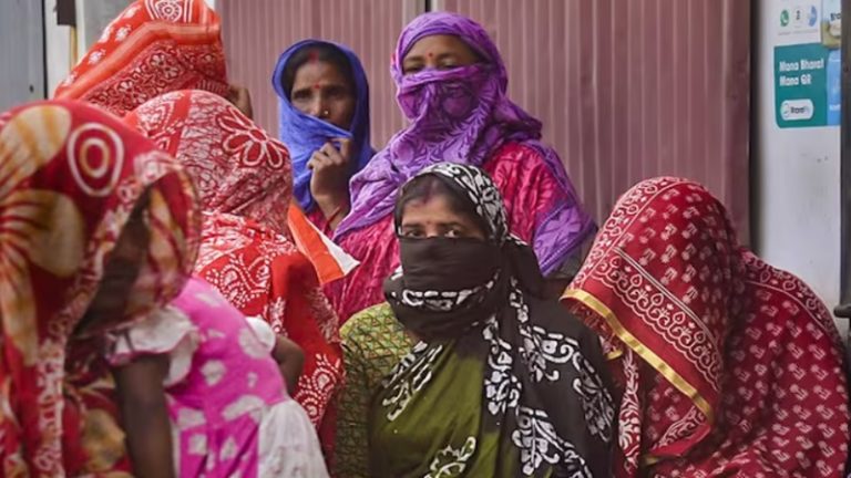 संदेशखाली की 80 महिलाएँ कोर्ट को सुनाना चाहती हैं आपबीती, HC ने अनुमति दी: आवेदन या हलफनामे के जरिए दर्ज होंगे बयान