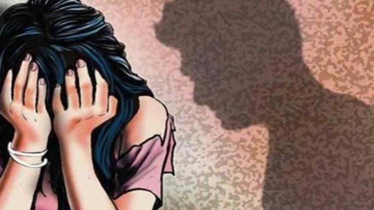 ‘रात साथ में गुजारो, पास कर दूँगा’: विश्व भारती का गेस्ट प्रोफेसर अब्दुल्ला छात्राओं को भेजता था गंदे मैसेज, FIR दर्ज