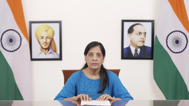 8 दिन में तीसरी बार ‘CM की कुर्सी’ पर दिखीं सुनीता, किया ‘केजरीवाल को आशीर्वाद’ अभियान का ऐलान: मैसेज भेजने के लिए दिए नंबर, INDI गठबंधन का प्रदर्शन रद्द