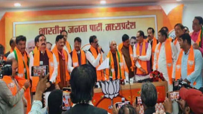 कॉन्ग्रेस में भगदड़: पूर्व केंद्रीय मंत्री समेत कई सांसद-विधायकों ने छोड़ी पार्टी, शिवराज सिंह चौहान बोले – ‘देर आए, दुरुस्त आए’