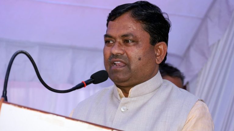 ‘वीडियो बिलकुल फर्जी’ : अश्लील क्लिप वायरल होने पर बोले बाराबंकी के सांसद उपेंद्र सिंह, अज्ञात के खिलाफ FIR दर्ज कराई