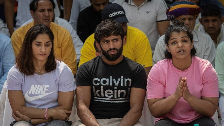 अब ओलंपिक और नेशनल ट्रायल रुकवाने दिल्ली हाई कोर्ट पहुँचा ‘पहलवान गैंग’, कहा- भारतीय कुश्ती संघ नहीं जारी कर सकता सर्कुलर