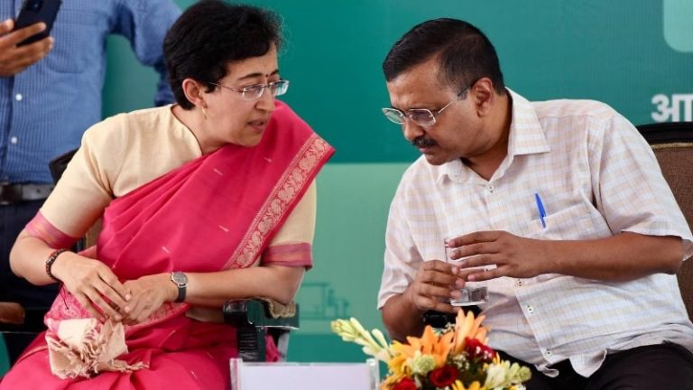 ED कस्टडी से ऑर्डर ‘भेज’ केजरीवाल ने मंत्री आतिशी को फँसाया? बीजेपी ने कहा- दर्ज हो FIR, सौरभ भारद्वाज बोले- अब हेल्थ डिपार्टमेंट के लिए आया है CM का आदेश