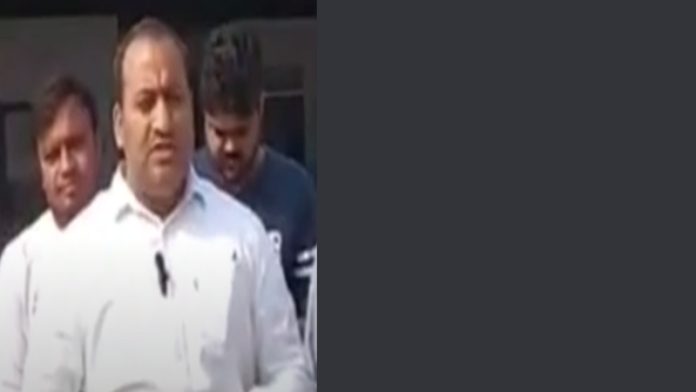 अनिल यादव इस्लाम कुरान शिकायत