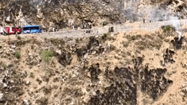 गाड़ी से जा रहे थे चीनी इंजीनियर, विस्फोटक लदा वाहन भिड़ाकर उड़ा दिया: पाकिस्तान में फिदायीन हमले में 6 की मौत, 24 घंटे में दूसरा अटैक