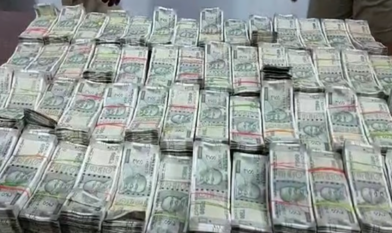 तमिलनाडु में पोल्ट्री फार्म में 15 घंटे चला रेड, आयकर विभाग को ₹32 करोड़ मिले: वोटरों को बाँटने के लिए पैसे रखे जाने का अंदेशा