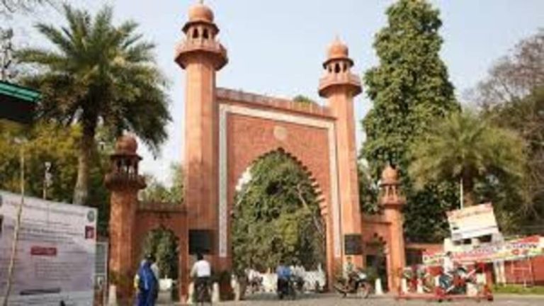‘मेरी बेटी का मानसिक उत्पीड़न कर रहा AMU का डीन जफ़र नोमानी’: छात्रा की प्रोफेसर माँ ने कुलपति से की शिकायत, आरोपित ने कहा – आहत हूँ, उसकी मदद करता था
