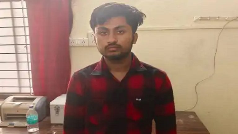 ‘मुस्लिम बन मेरे से निकाह करो, ज़िंदगी सेट कर दूँगा’: अल्फेज खान ने कॉलेज में साथ पढ़ रही हिन्दू लड़की को फाँसा, मना करने पर जान से मारने की धमकी