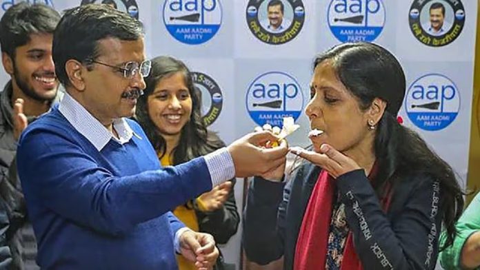 अऱविंद औऱ सुनीता केजरीवाल