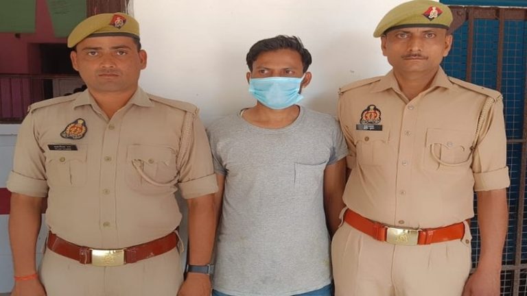 अब्बा ने अपनी ही बेटी से किया रेप, चाकू दिखा कर दे रहा था मुँह बंद रखने की धमकी: बीवी ने अपने ही शौहर के खिलाफ दर्ज करवाया केस, UP पुलिस ने दबोचा