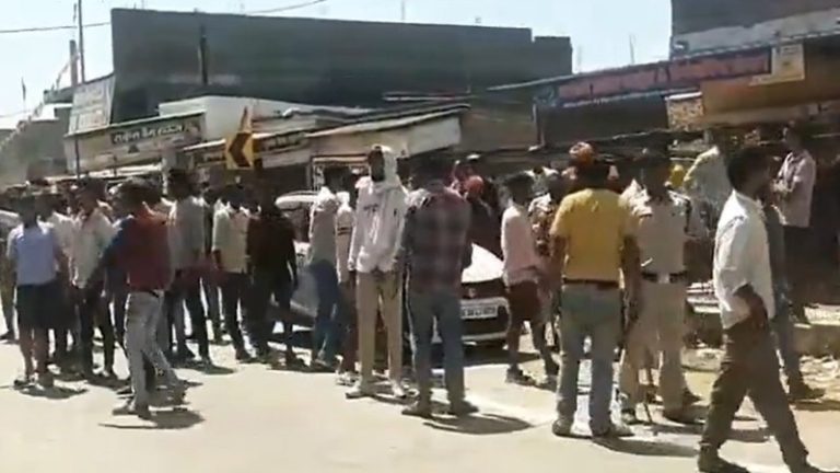 घर से स्कूल के लिए निकलीं दो बच्चियाँ, मुस्लिम युवक छत्तीसगढ़ से लेकर चले गए झारखंड: हिंदुओं के विरोध-प्रदर्शन के बाद पुलिस ने किया बरामद