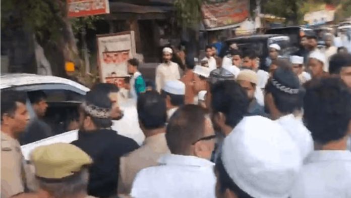 कॉन्ग्रेस उम्मीदवार दानिश अली के खिलाफ मुस्लिमों का हंगामा